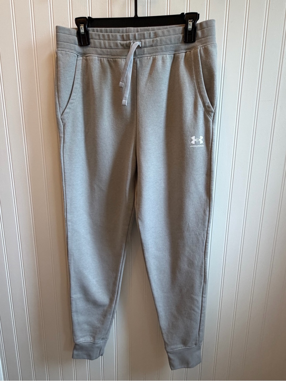 NWOT- Under Armour Youth Light Gray Jogger Sweatpants with Drawstring